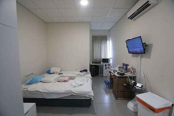 נערכים להקמת מרכזי בידוד. חדר בידוד בבית החולים שיבא תל השומר